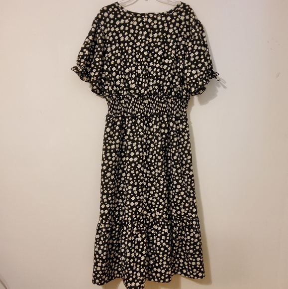 Blush Black/White/Yellow Floral Tie Front Puff Sleeve Smocked Dress Size 2X - Picture 4 of 9